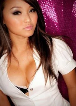 Jolie Loves Sensual Massage photo